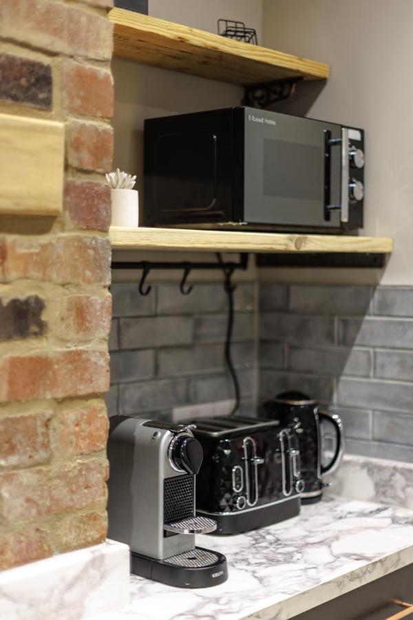 The Getaway! 3 Bed House - Plymouth - Sleeps 7 - Free Parking - Habita Property 외부 사진